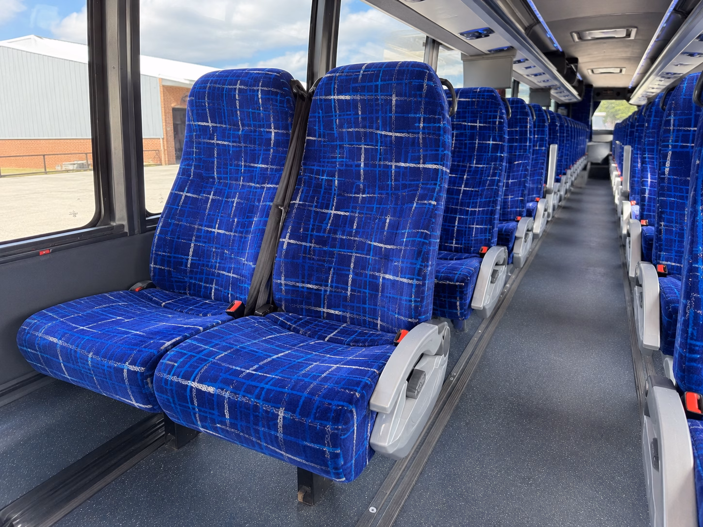 shuttle buses between yakima hotels and your wedding venue